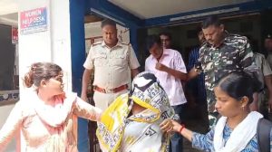 হুগলির ধনেখালী থানার সোমসপুর দুলেপাড়া গ্রামে একই পরিবারের স্বামী, স্ত্রী, ও নাবালিকা মেয়ের আত্মহত্যা র ঘটনায় পুলিশ 4 জন কে গ্রেফতার
